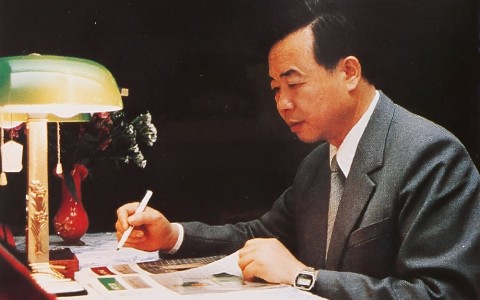 殚精竭虑四十载 鞠躬尽瘁银河集团9873com情 ——深切怀念郑阳生厂长